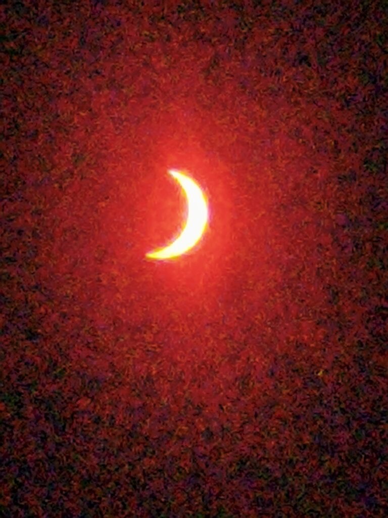 Photos de l'éclipse du 12 août 2026 à Carrion de los Condes, Espagne, avec smartphone xaomi red mi note 14 pro 5g ... Par Sylvie RODRIGUES (Brassac) 11