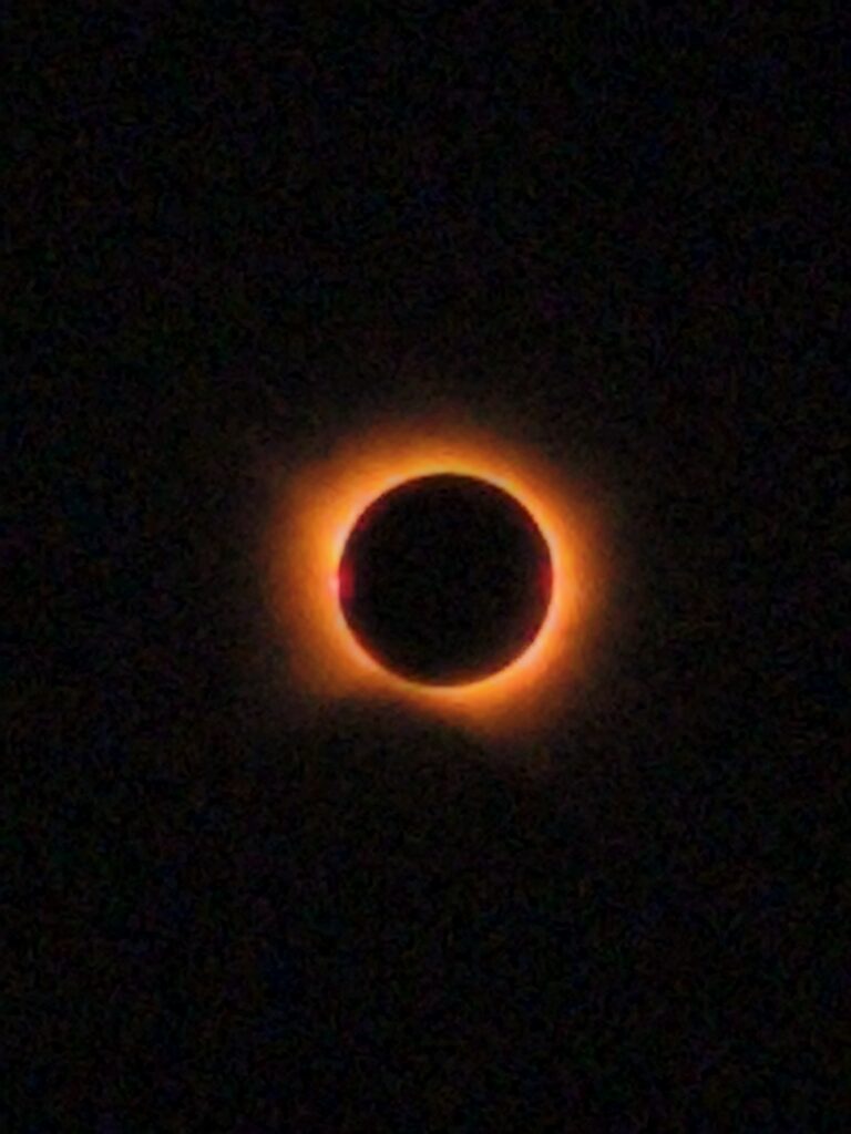 Photos de l'éclipse du 12 août 2026 à Carrion de los Condes, Espagne, avec smartphone xaomi red mi note 14 pro 5g ... Par Sylvie RODRIGUES (Brassac)
