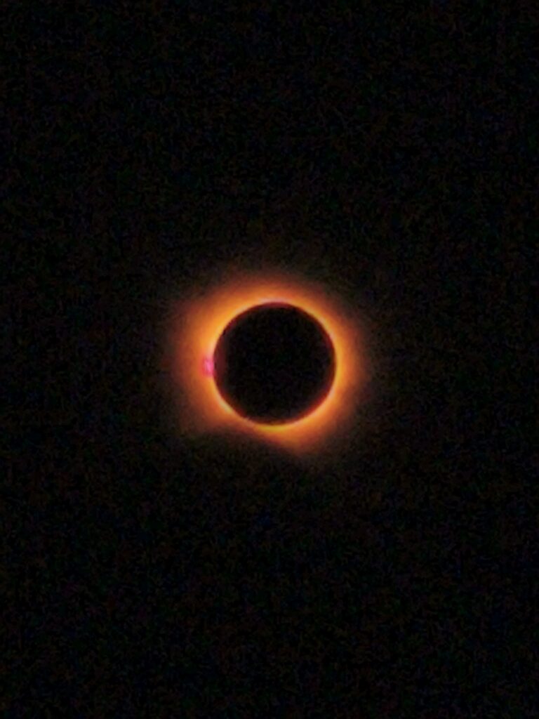 Photos de l'éclipse du 12 août 2026 à Carrion de los Condes, Espagne, avec smartphone xaomi red mi note 14 pro 5g ... Par Sylvie RODRIGUES (Brassac) 1