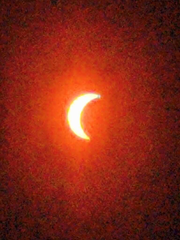 Photos de l'éclipse du 12 août 2026 à Carrion de los Condes, Espagne, avec smartphone xaomi red mi note 14 pro 5g ... Par Sylvie RODRIGUES (Brassac) 4