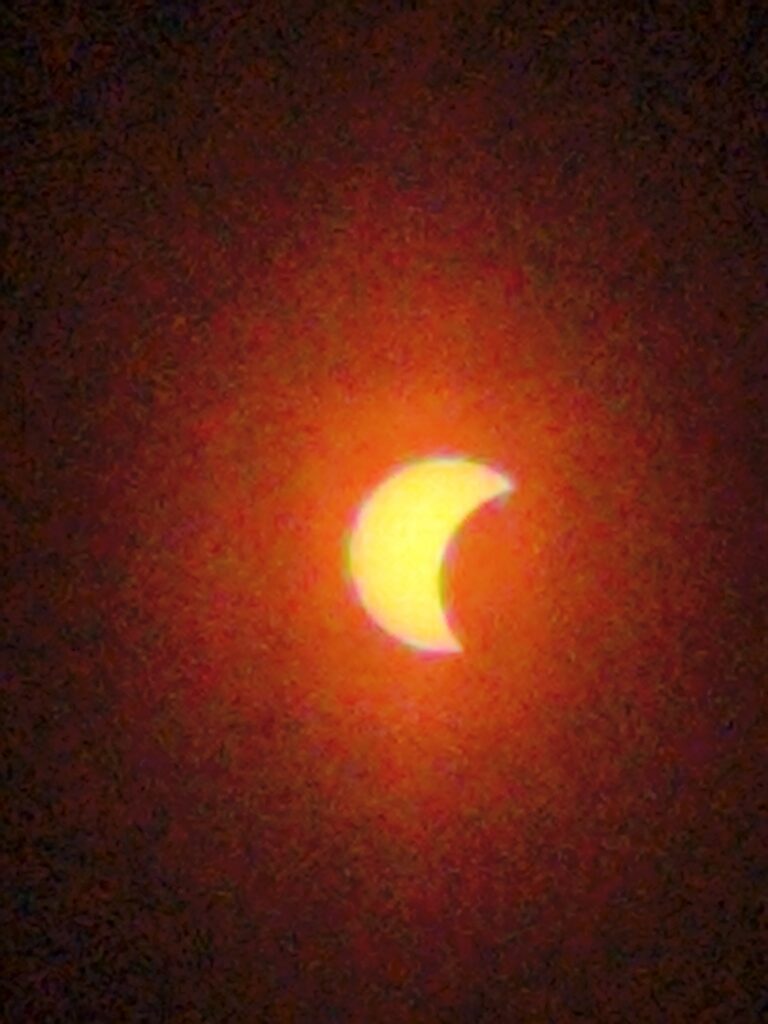 Photos de l'éclipse du 12 août 2026 à Carrion de los Condes, Espagne, avec smartphone xaomi red mi note 14 pro 5g ... Par Sylvie RODRIGUES (Brassac) 3